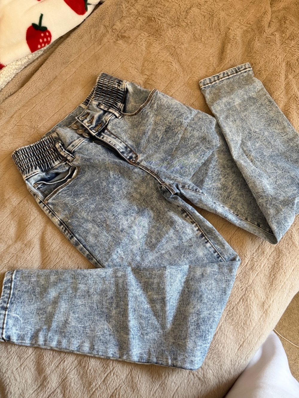 Men's Light Washed Elastic Waist Jeans